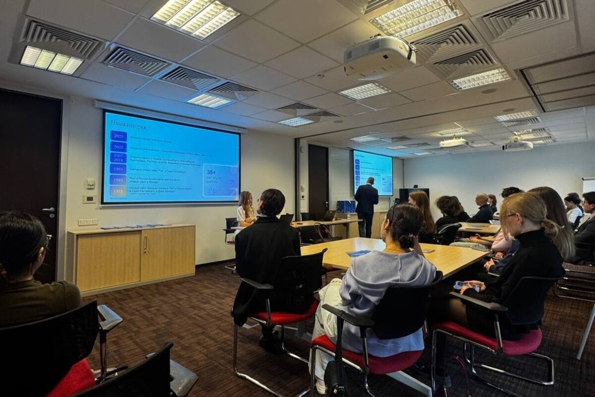 Студенты-экономисты Политеха получили карьерный навигатор в «Технологиях Доверия»